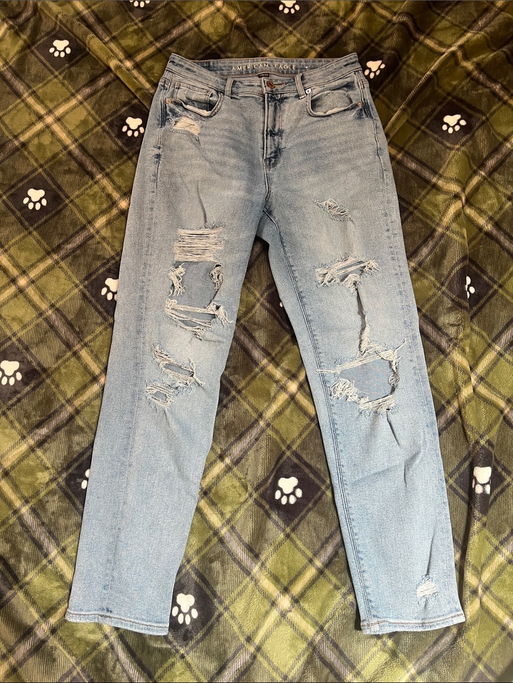 American Eagle Outfitters Light Blue High-Rise Distressed mom jeans